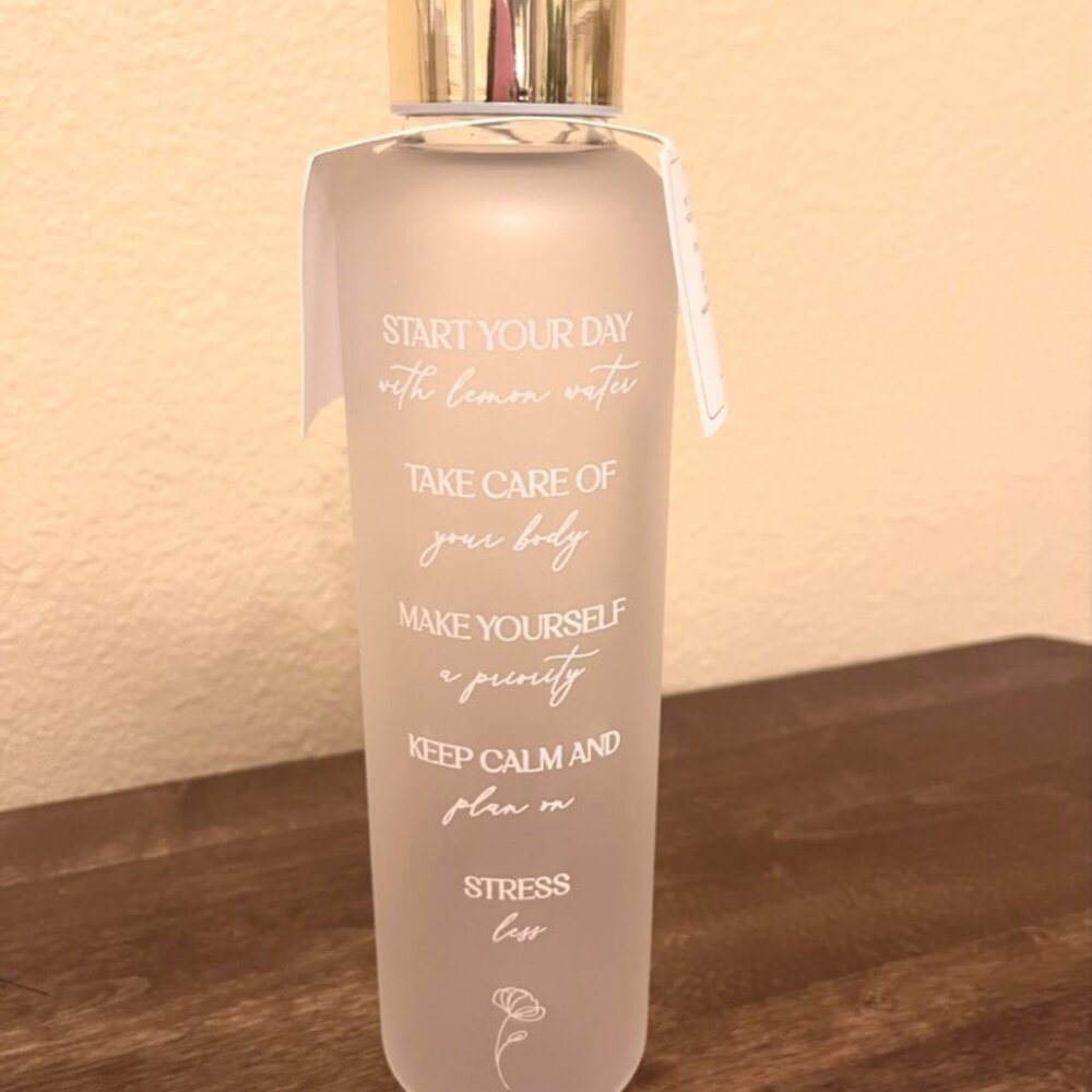 Seize The Day Glass Water Bottle, 20 fl oz, NWT